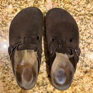Brown suede Birkenstock Boston clogs: 38